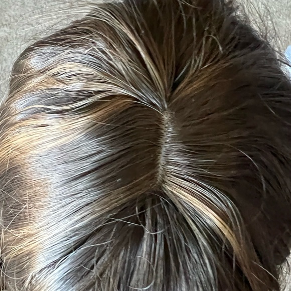 Medium Wavy Layered Cut Synthetic wig - Picture 3 of 16